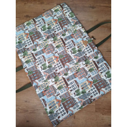 Hunde Reise-/Restaurantdecke Kleinstadt 95x65 cm Handmade with Love